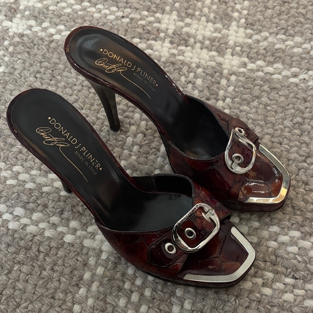 Donald J. Pliner Women's Burgundy Heeled Sandals - Picture 2 of 9